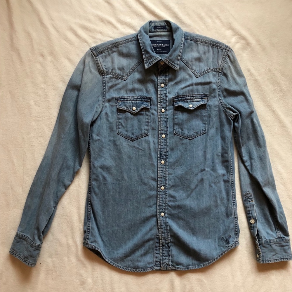 AE Men’s Denim Button Down Shirt XS